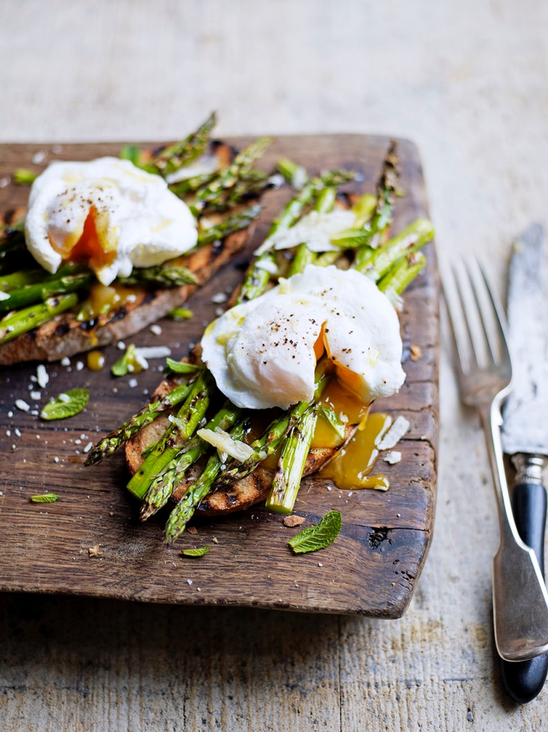 Grilled asparagus & poached egg on toast Jamie Oliver
